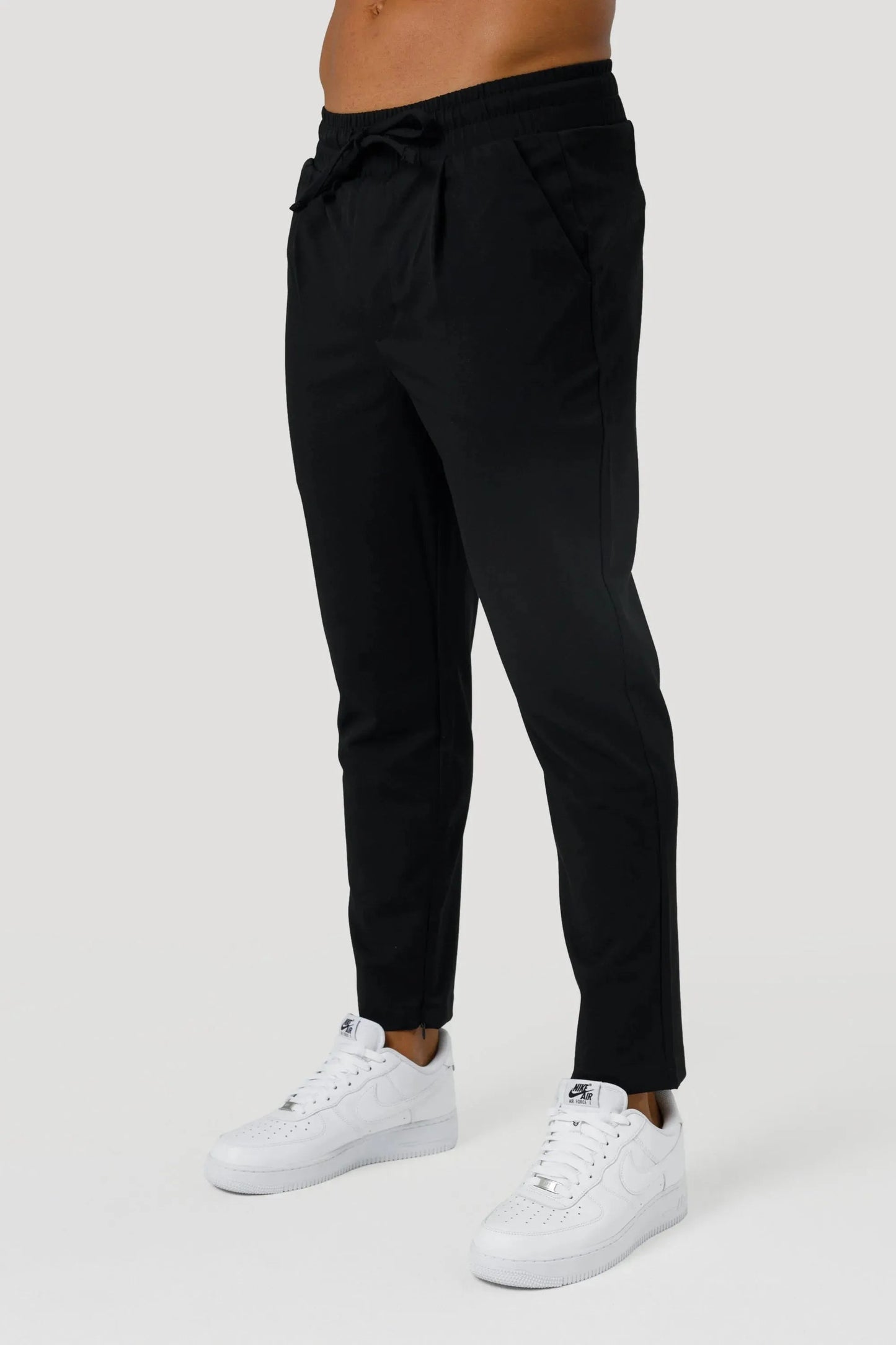 THE ELIO TROUSERS - ZWART