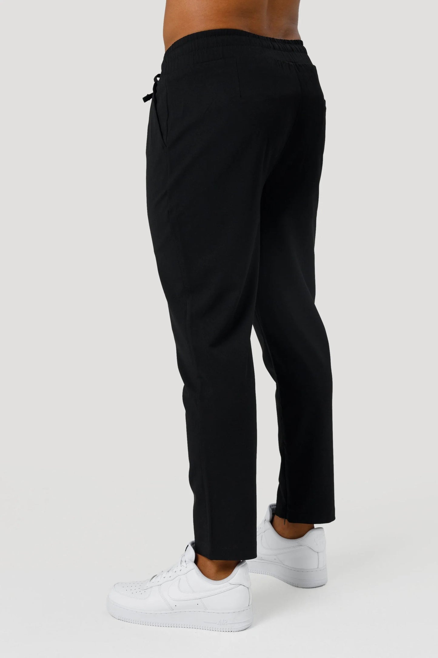 THE ELIO TROUSERS - ZWART