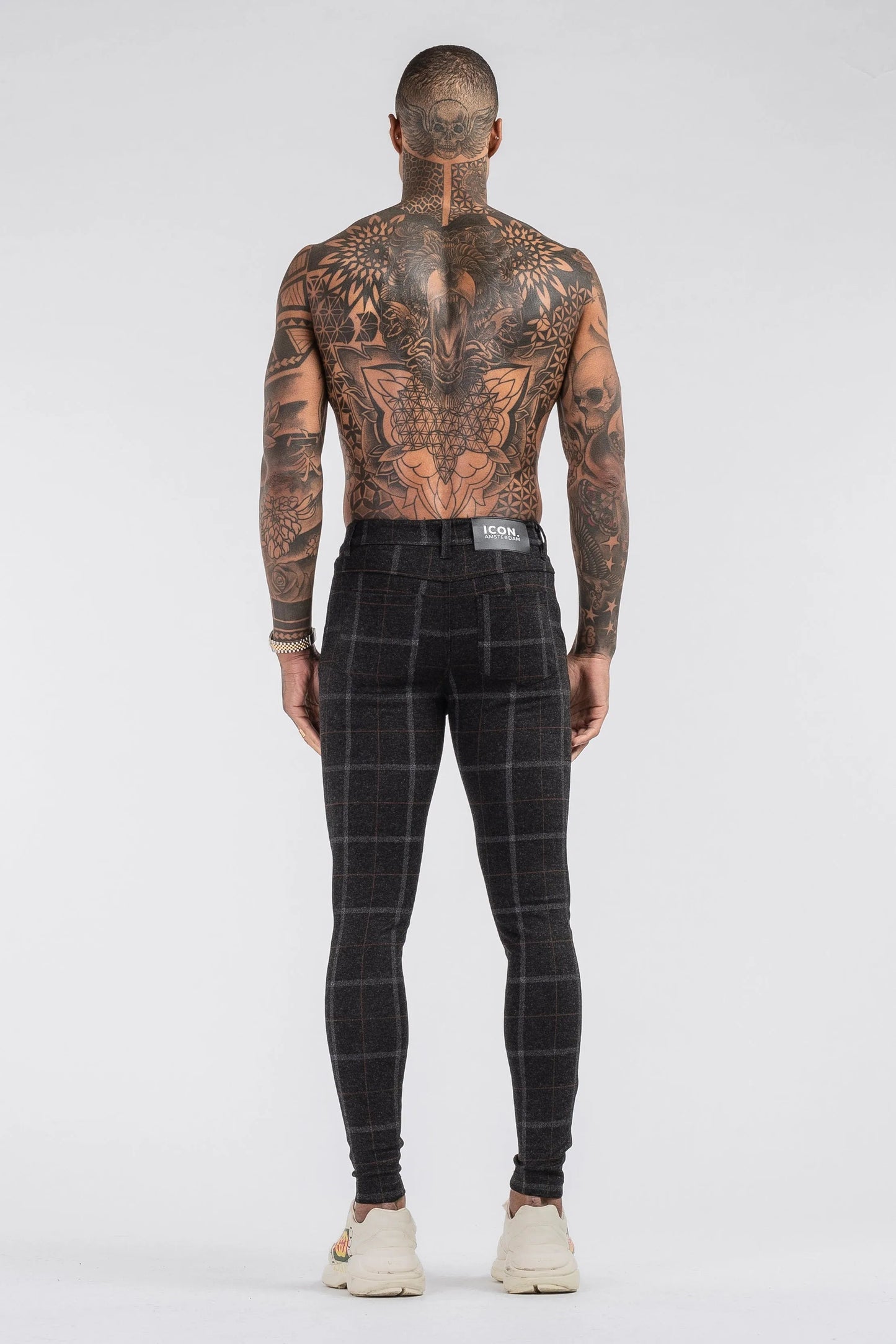 THE IZAYA TROUSERS - ZWART